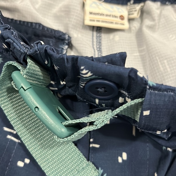 MOUNTAIN AND ISLES 
Women's Hiking Shorts - Picture 4 of 14